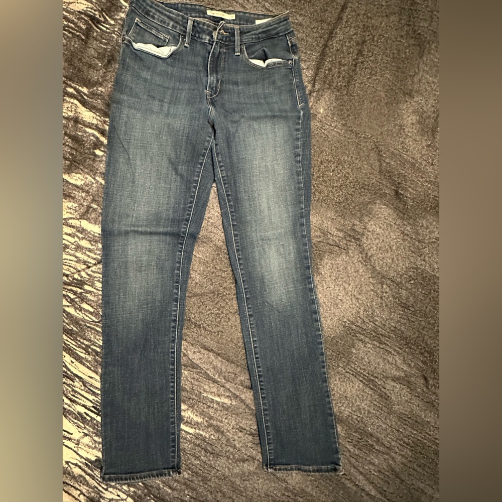 Levi Mid Rise Skinny Jeans